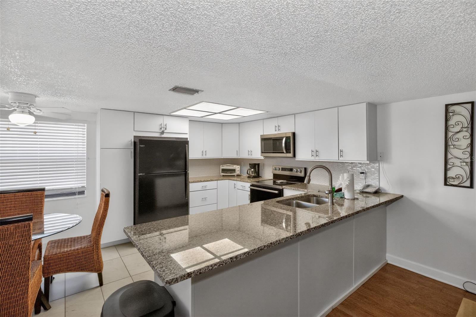 Image 5 of 30 For 19725 Gulf Boulevard 43