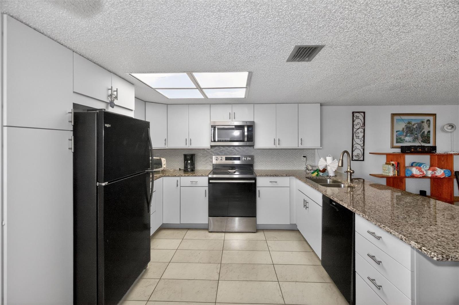 Image 6 of 30 For 19725 Gulf Boulevard 43