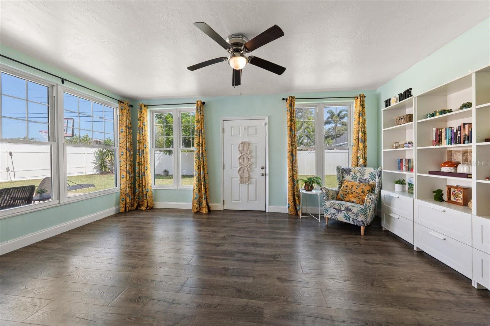 Image 14 of 31 For 13497 100th Avenue