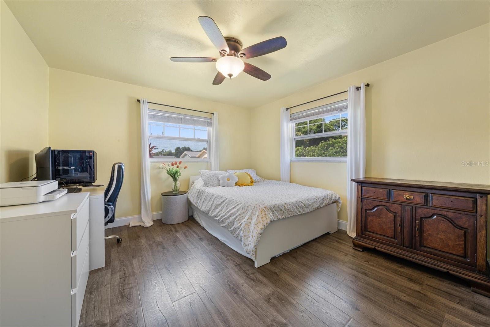 Image 22 of 31 For 13497 100th Avenue