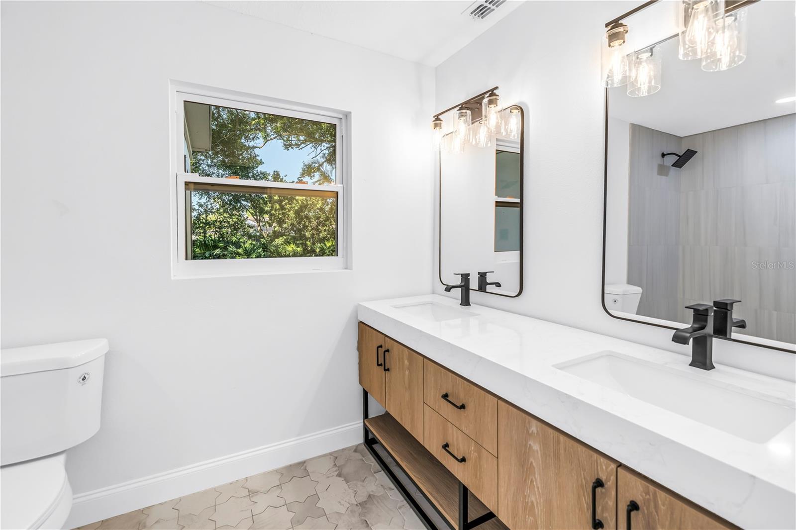 Image 24 of 44 For 2161 Hillwood Court