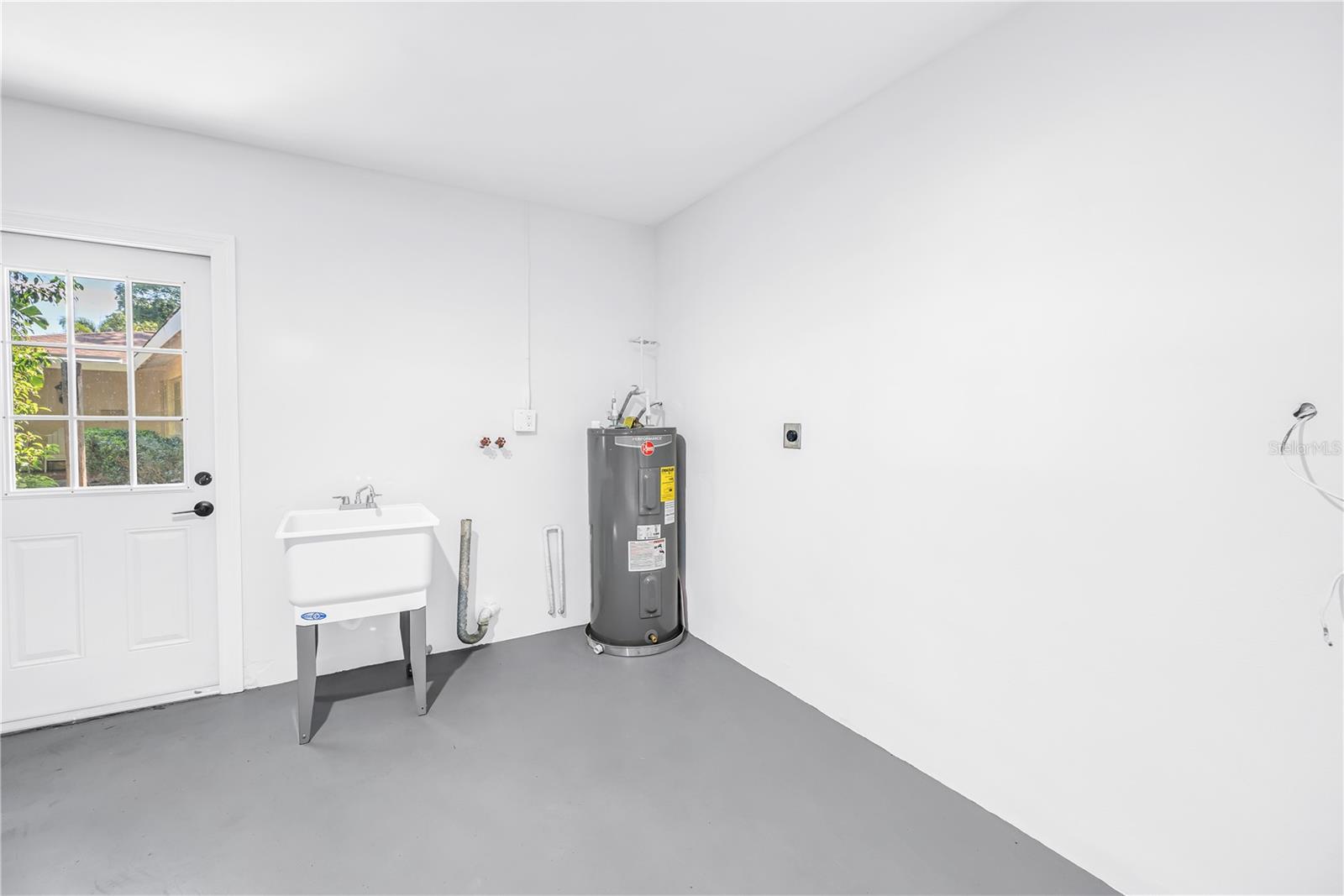 Image 36 of 44 For 2161 Hillwood Court