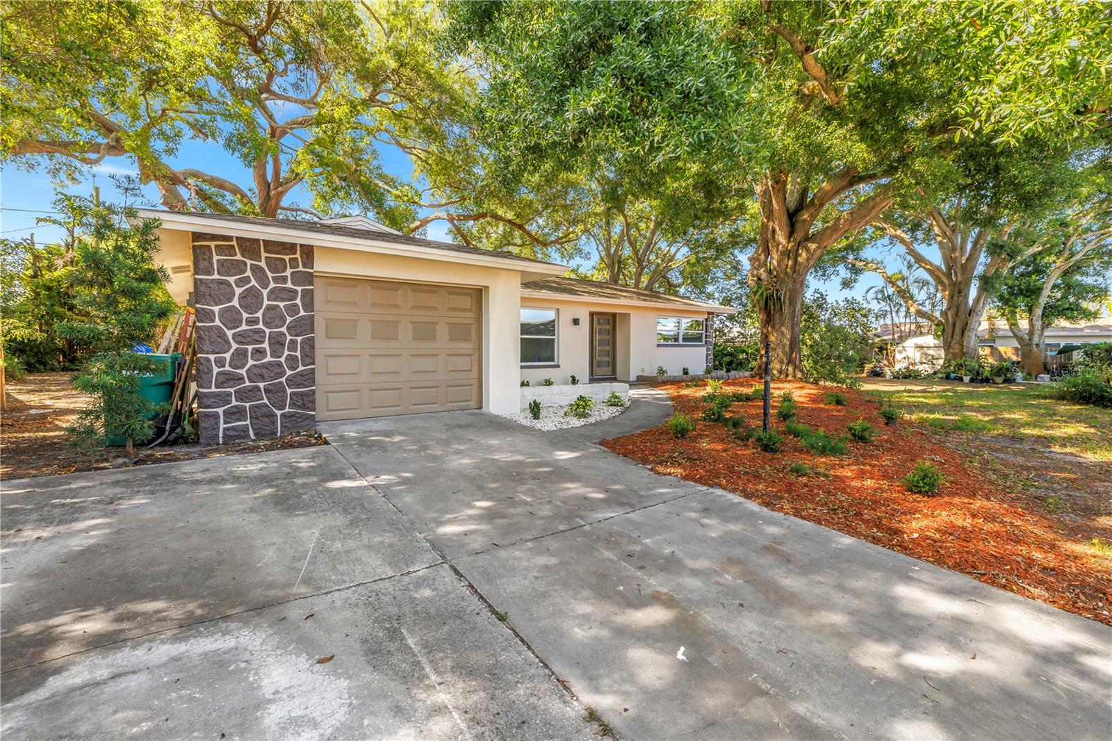 Image 5 of 44 For 2161 Hillwood Court