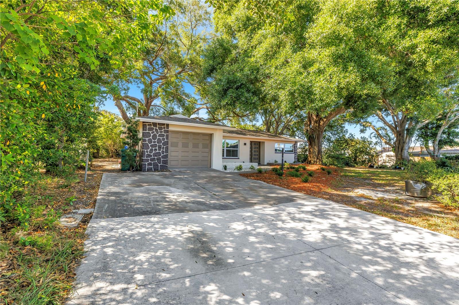 Image 7 of 44 For 2161 Hillwood Court