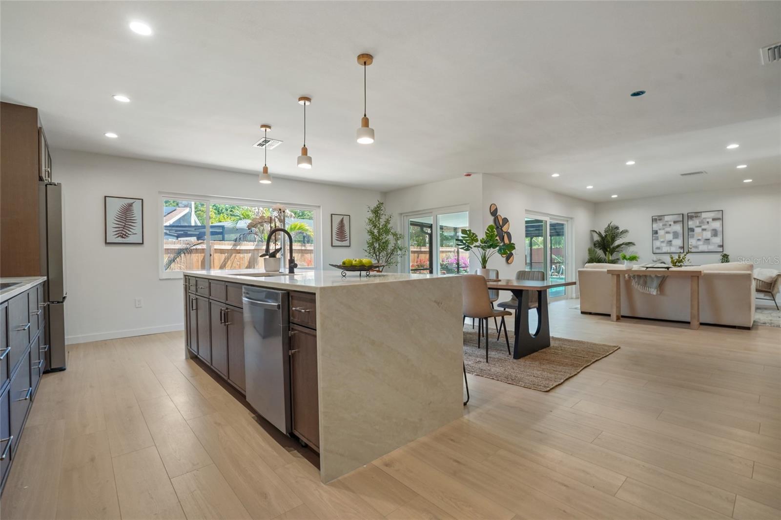 Image 11 of 36 For 2370 Robyn Court