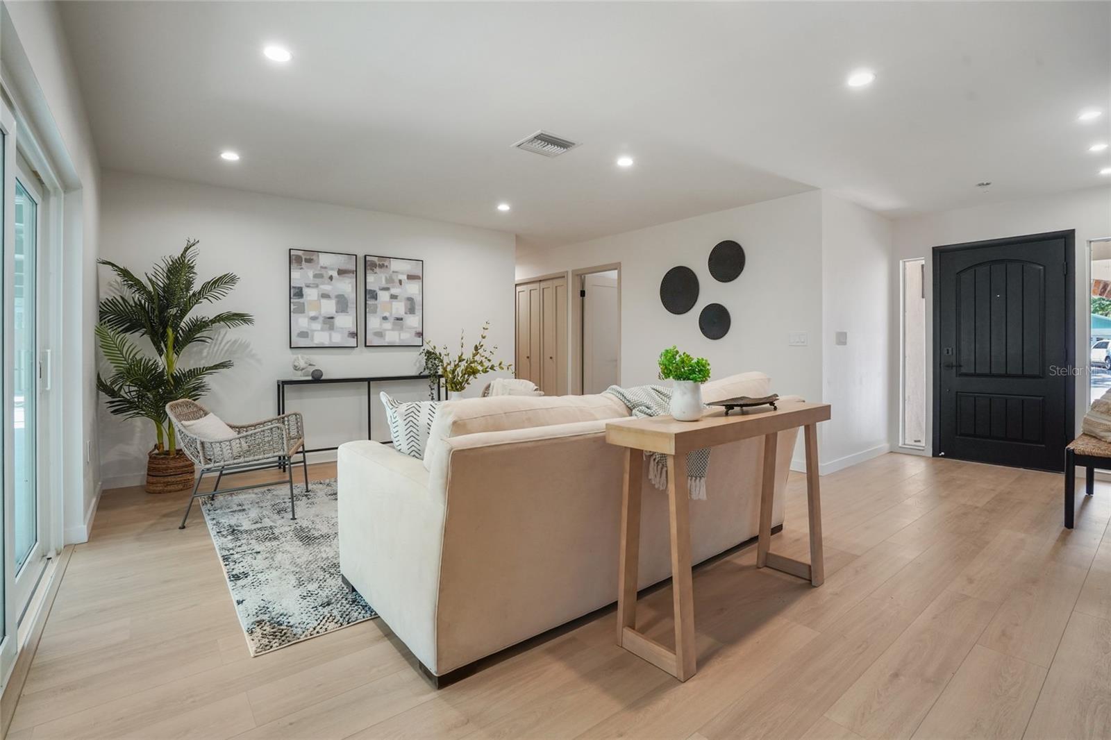 Image 13 of 36 For 2370 Robyn Court