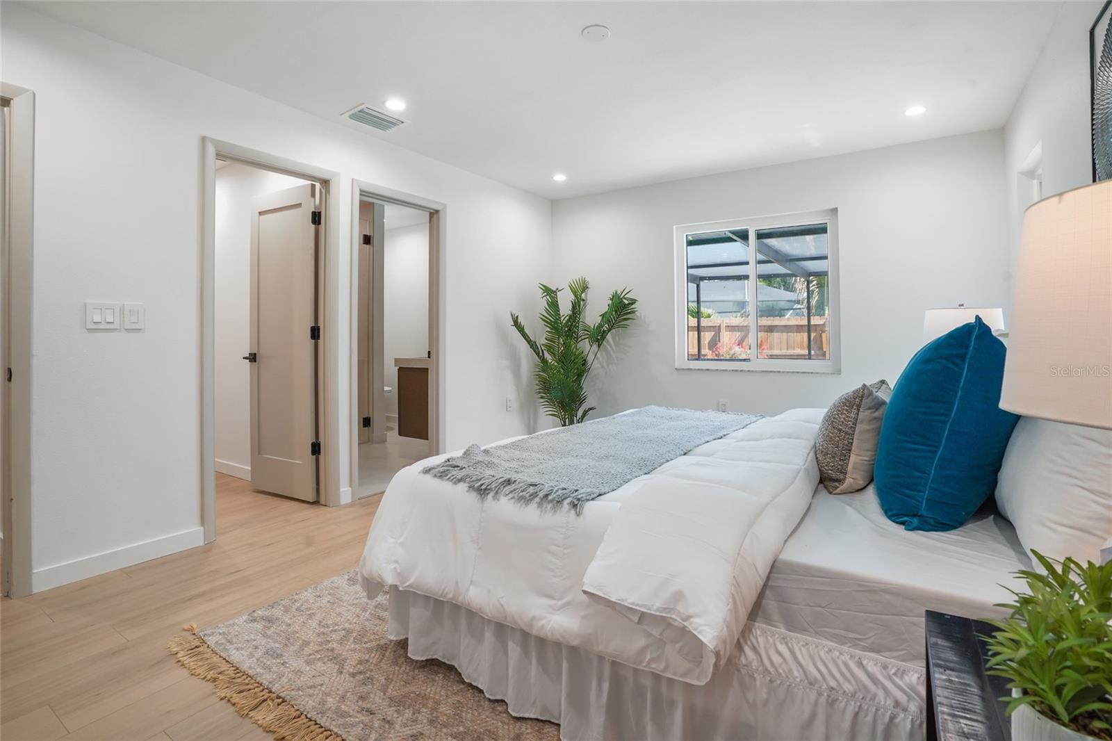 Image 17 of 36 For 2370 Robyn Court