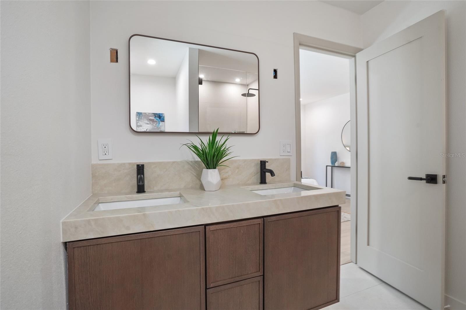 Image 21 of 36 For 2370 Robyn Court