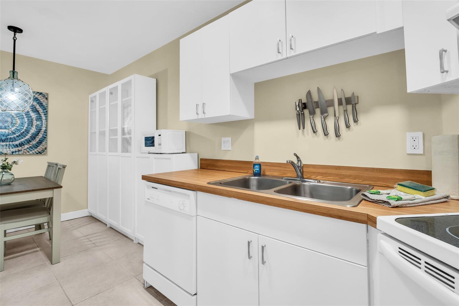 Image 12 of 50 For 1515 Pinellas Bayway S 14