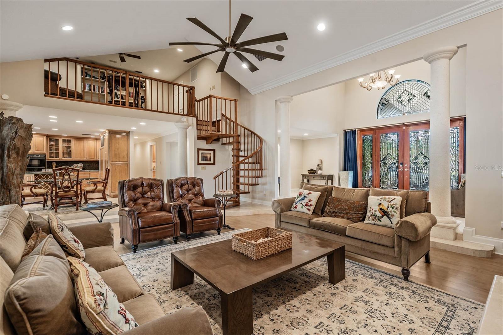 Listing photo id 8 for 18707 Pepper Pike