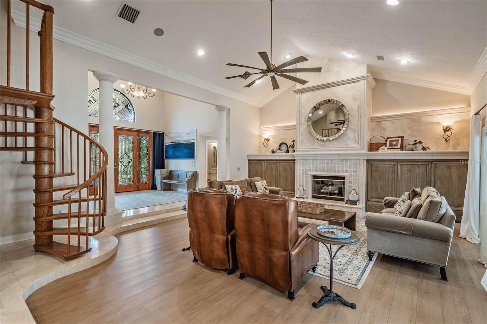 Listing photo id 9 for 18707 Pepper Pike