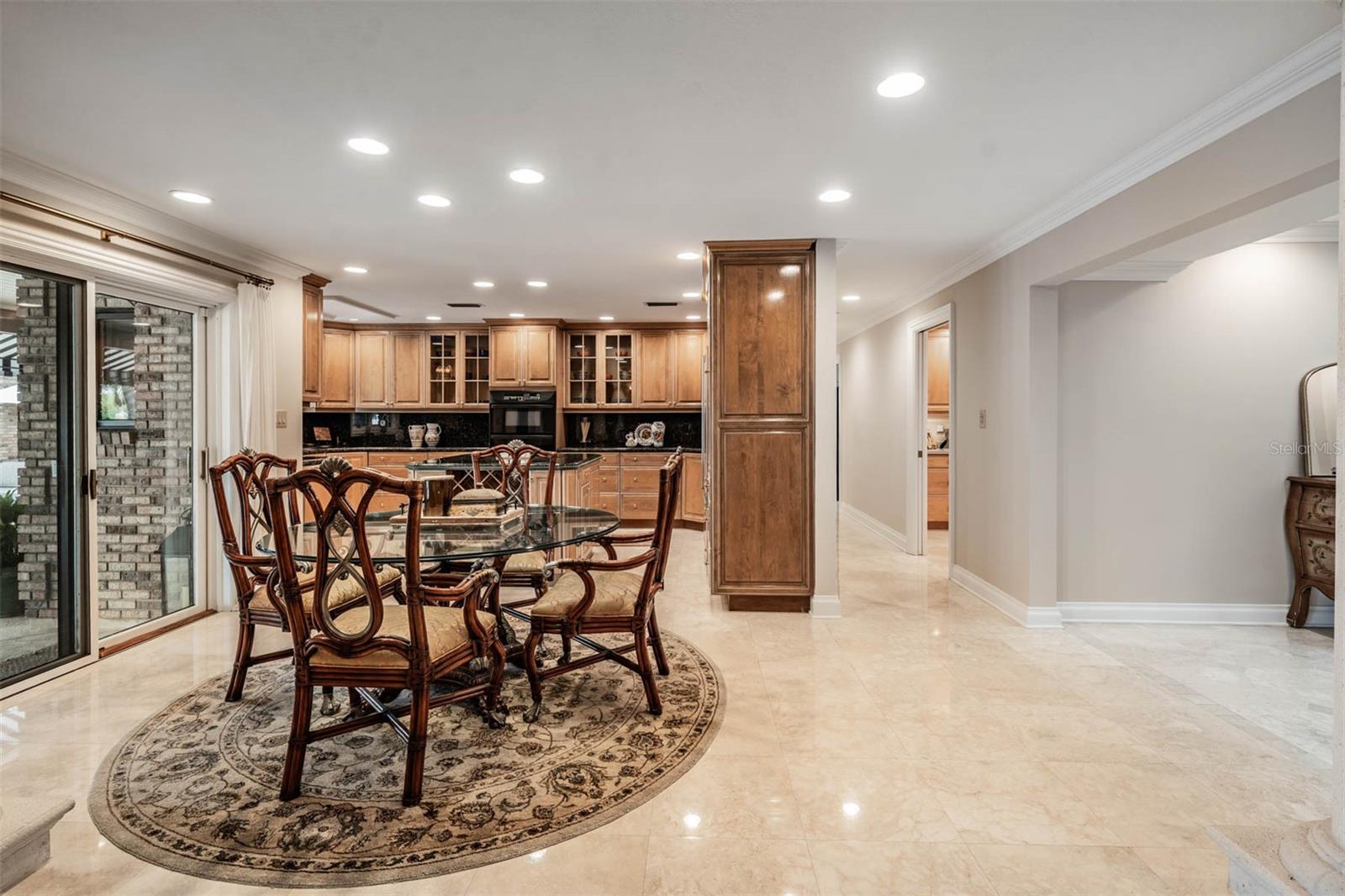 Listing photo id 12 for 18707 Pepper Pike