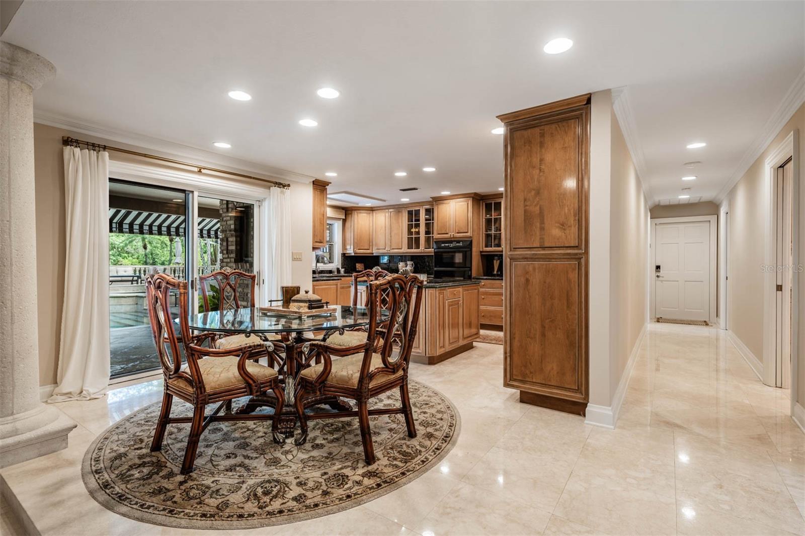 Listing photo id 13 for 18707 Pepper Pike