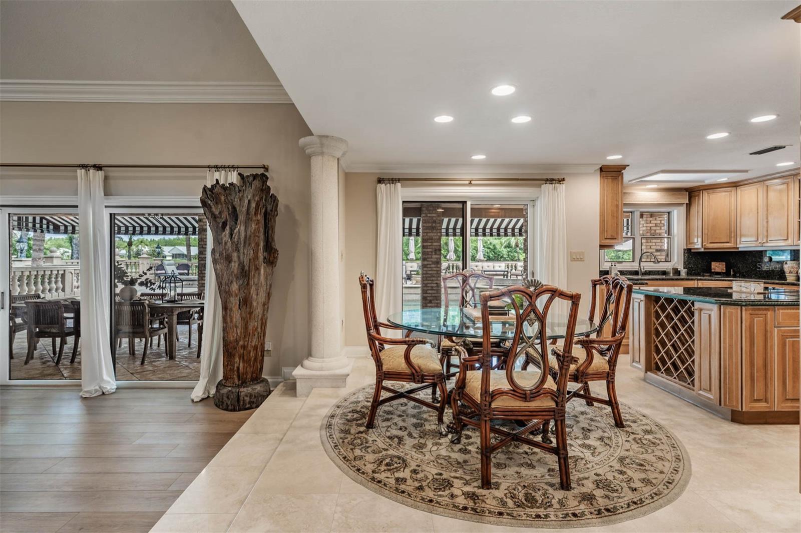 Listing photo id 15 for 18707 Pepper Pike