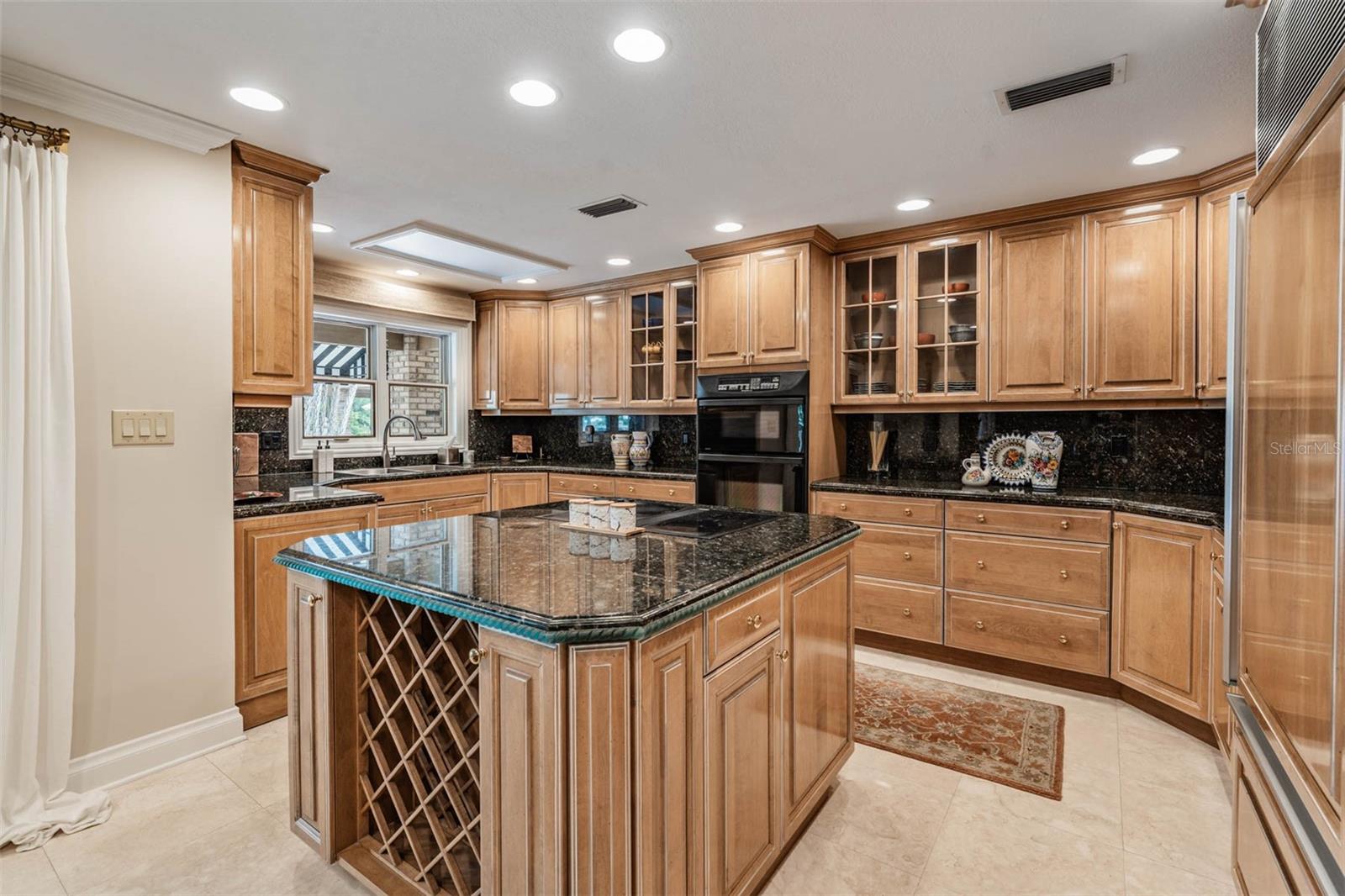 Listing photo id 16 for 18707 Pepper Pike