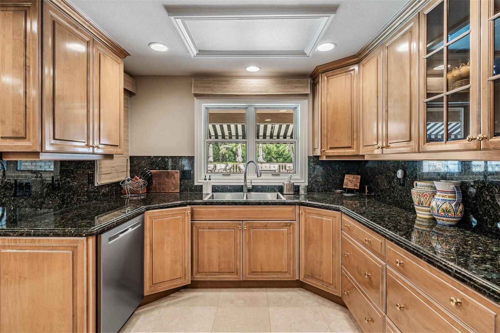 Listing photo id 17 for 18707 Pepper Pike