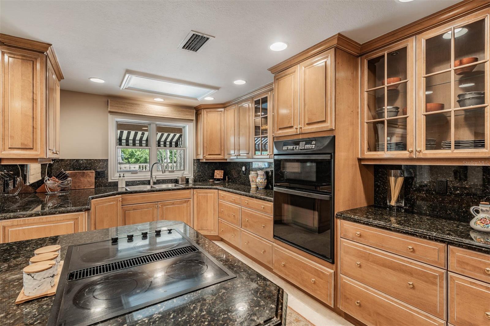 Listing photo id 18 for 18707 Pepper Pike