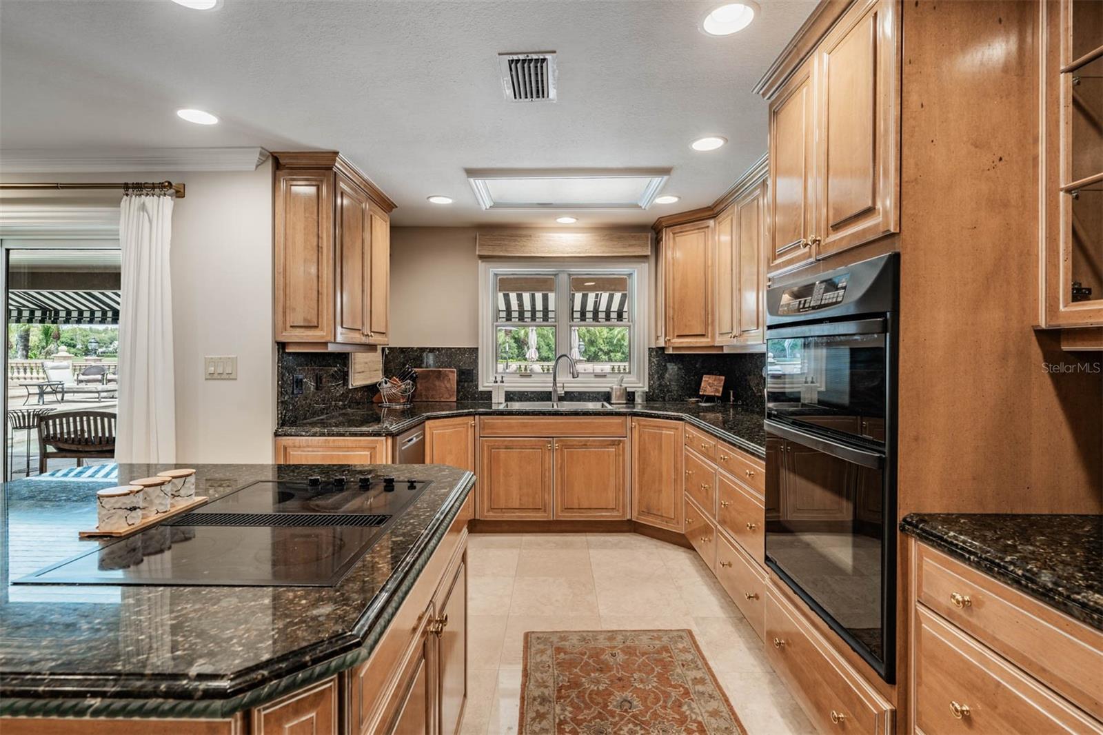 Listing photo id 19 for 18707 Pepper Pike