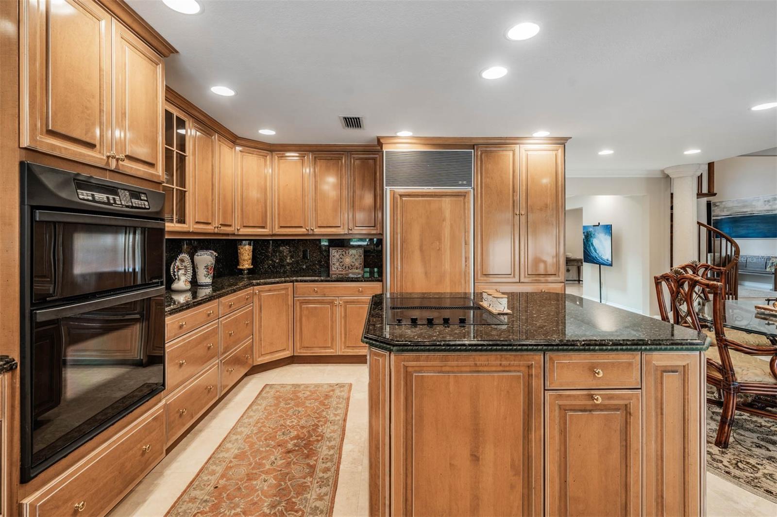 Listing photo id 20 for 18707 Pepper Pike