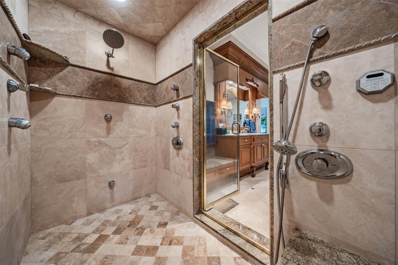 Listing photo id 34 for 18707 Pepper Pike