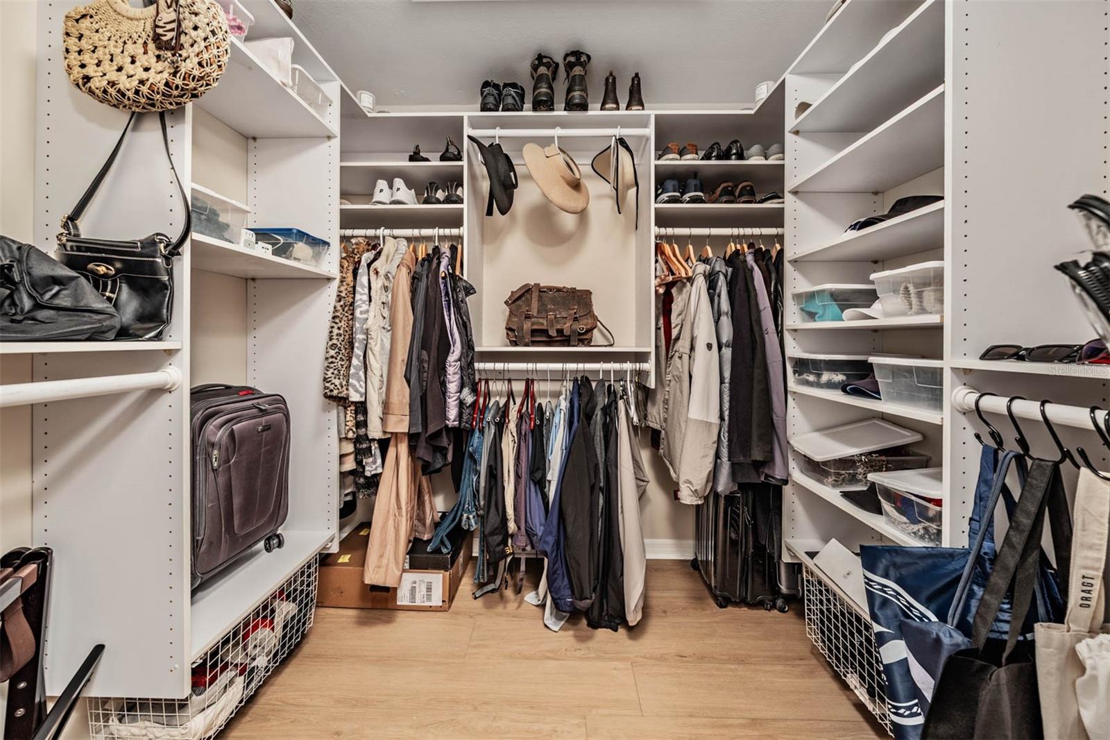 Listing photo id 39 for 18707 Pepper Pike