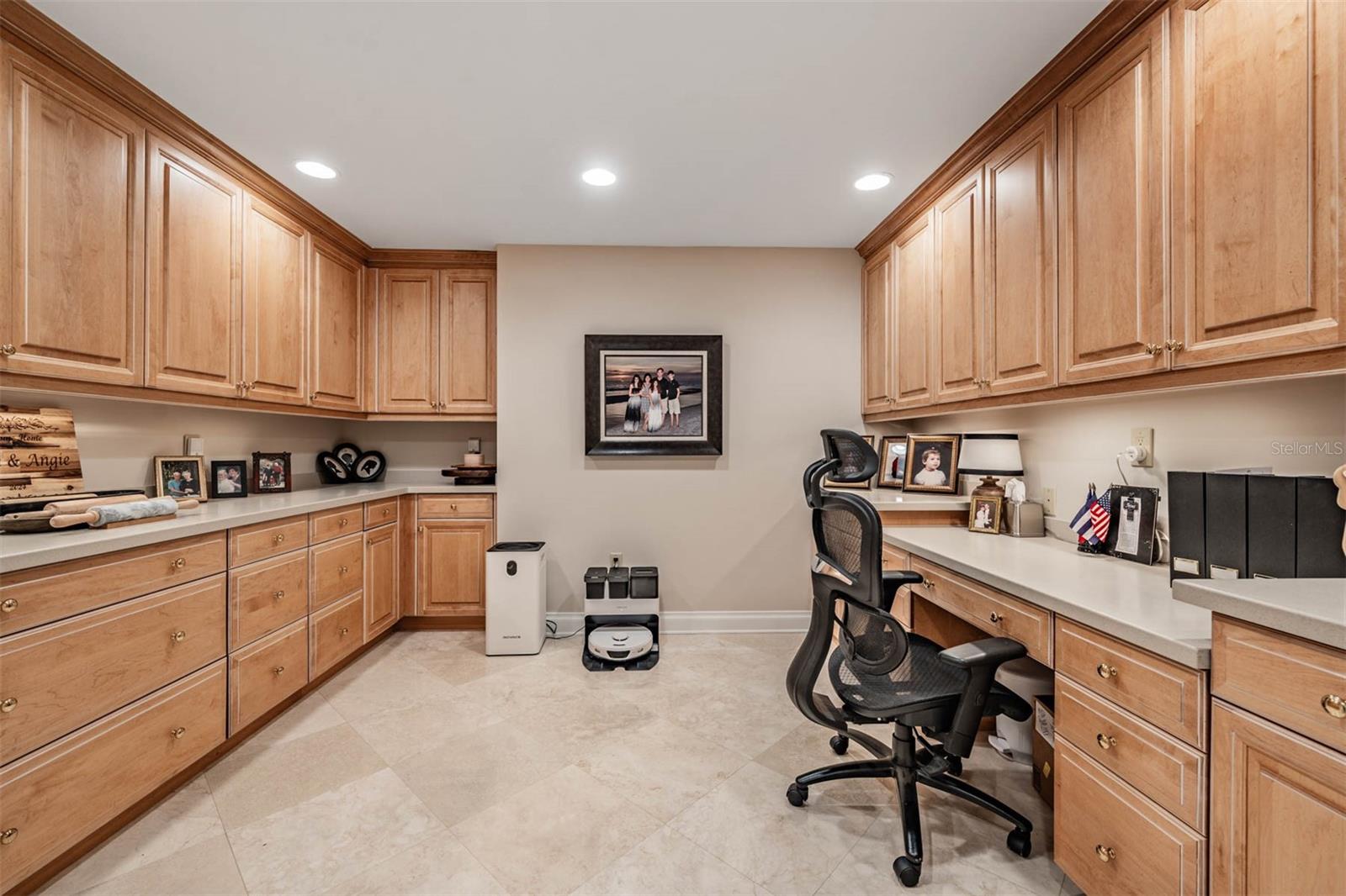 Listing photo id 40 for 18707 Pepper Pike