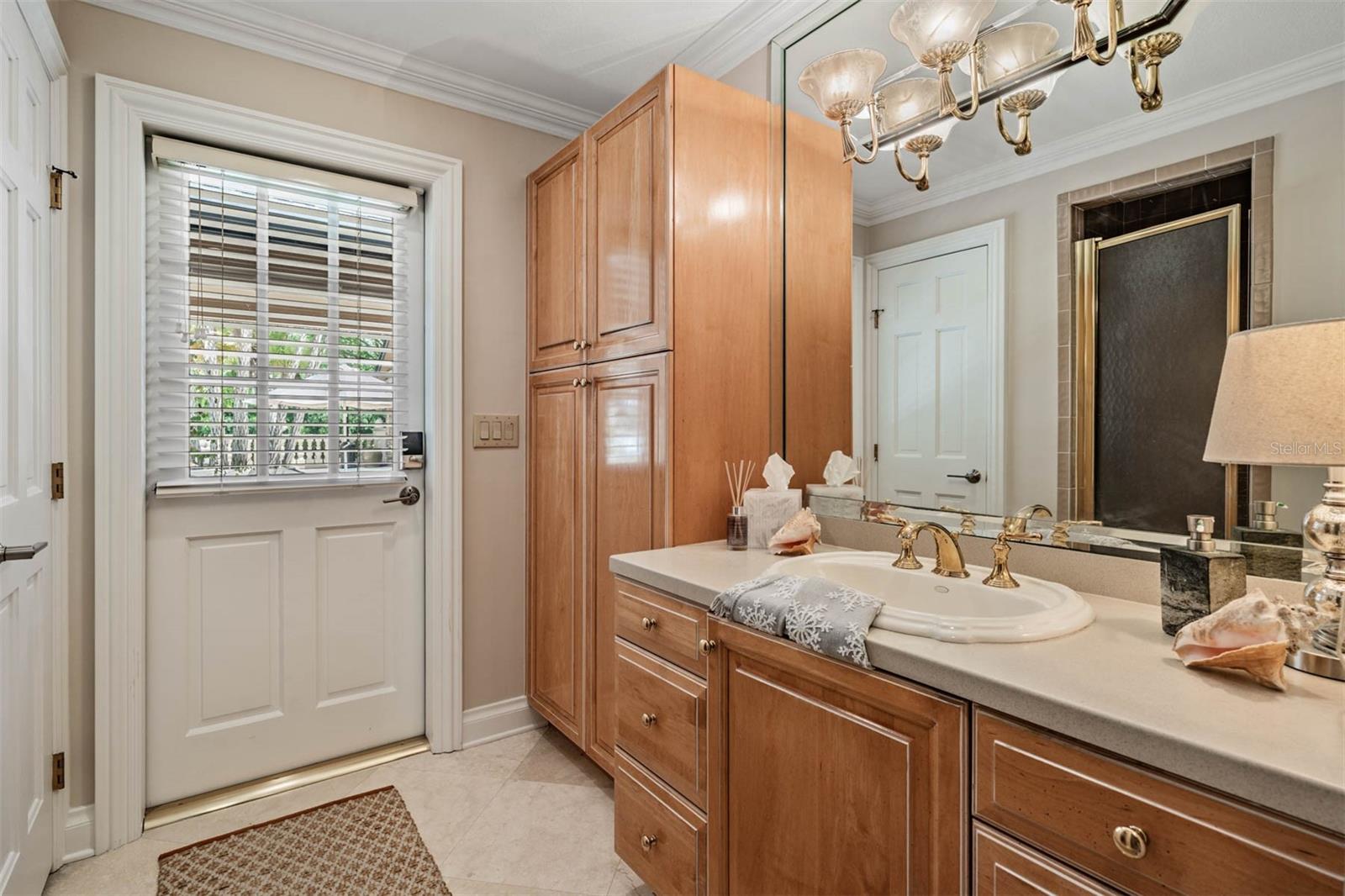 Listing photo id 42 for 18707 Pepper Pike