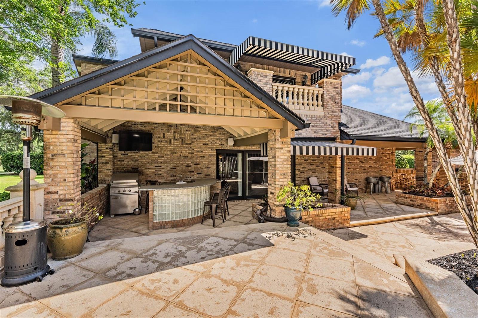 Listing photo id 45 for 18707 Pepper Pike