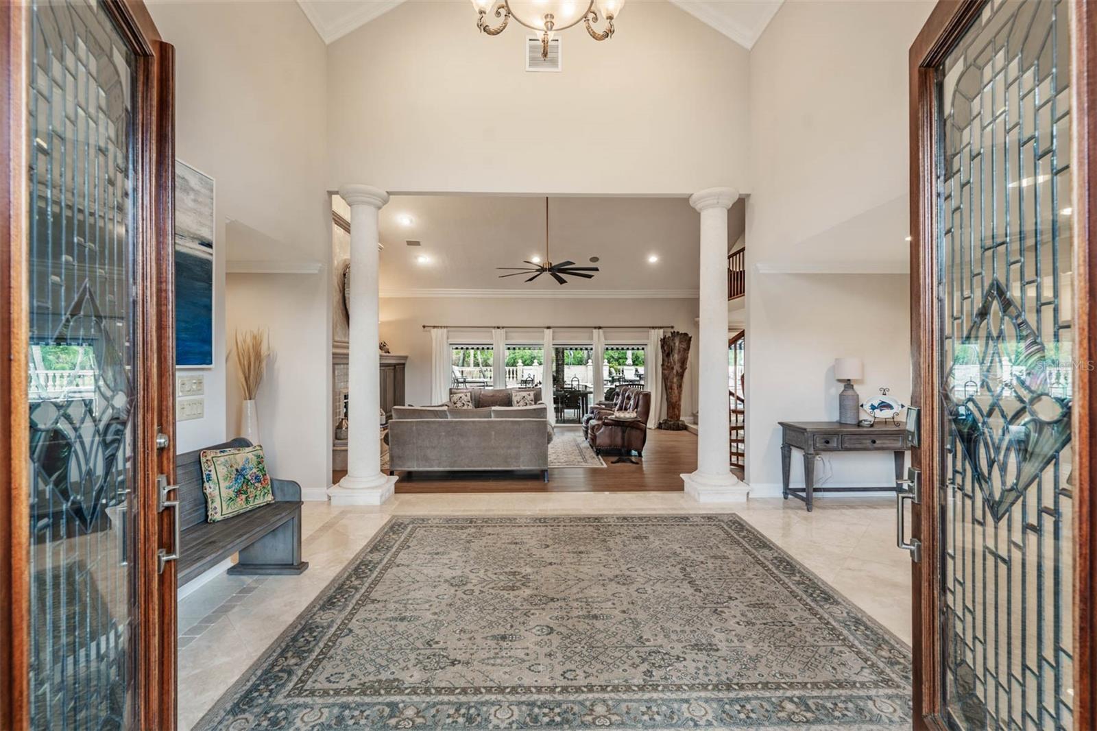 Listing photo id 3 for 18707 Pepper Pike