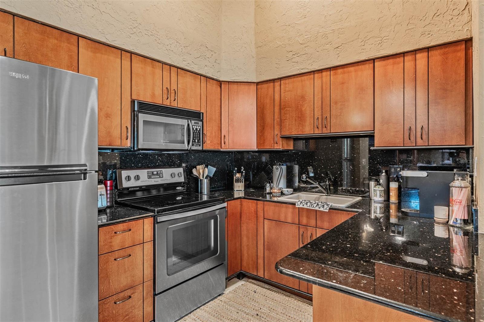 Listing photo id 57 for 18707 Pepper Pike