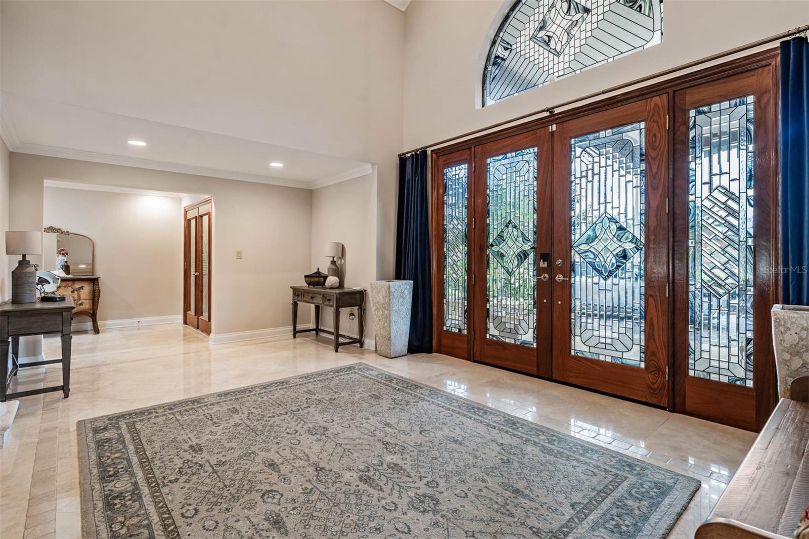 Listing photo id 4 for 18707 Pepper Pike