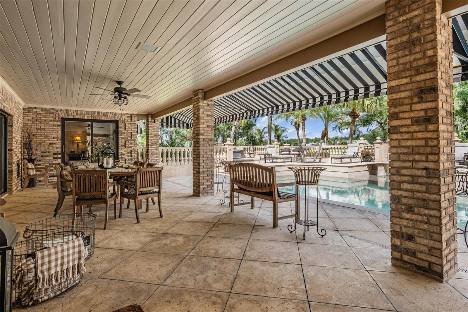 Listing photo id 66 for 18707 Pepper Pike