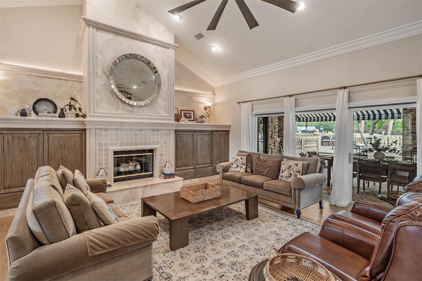 Listing photo id 5 for 18707 Pepper Pike