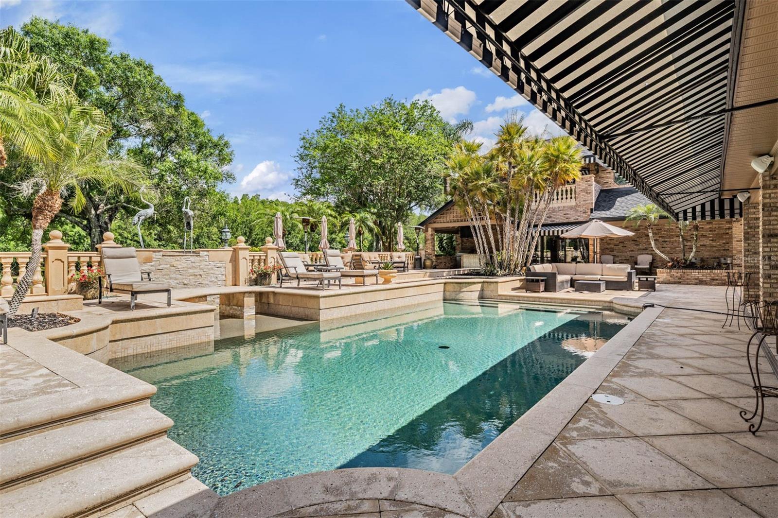 Listing photo id 68 for 18707 Pepper Pike