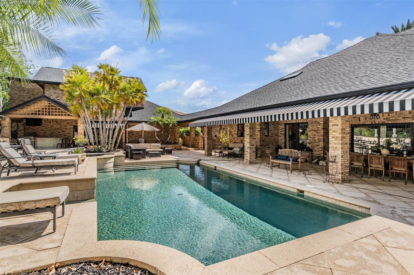 Listing photo id 69 for 18707 Pepper Pike