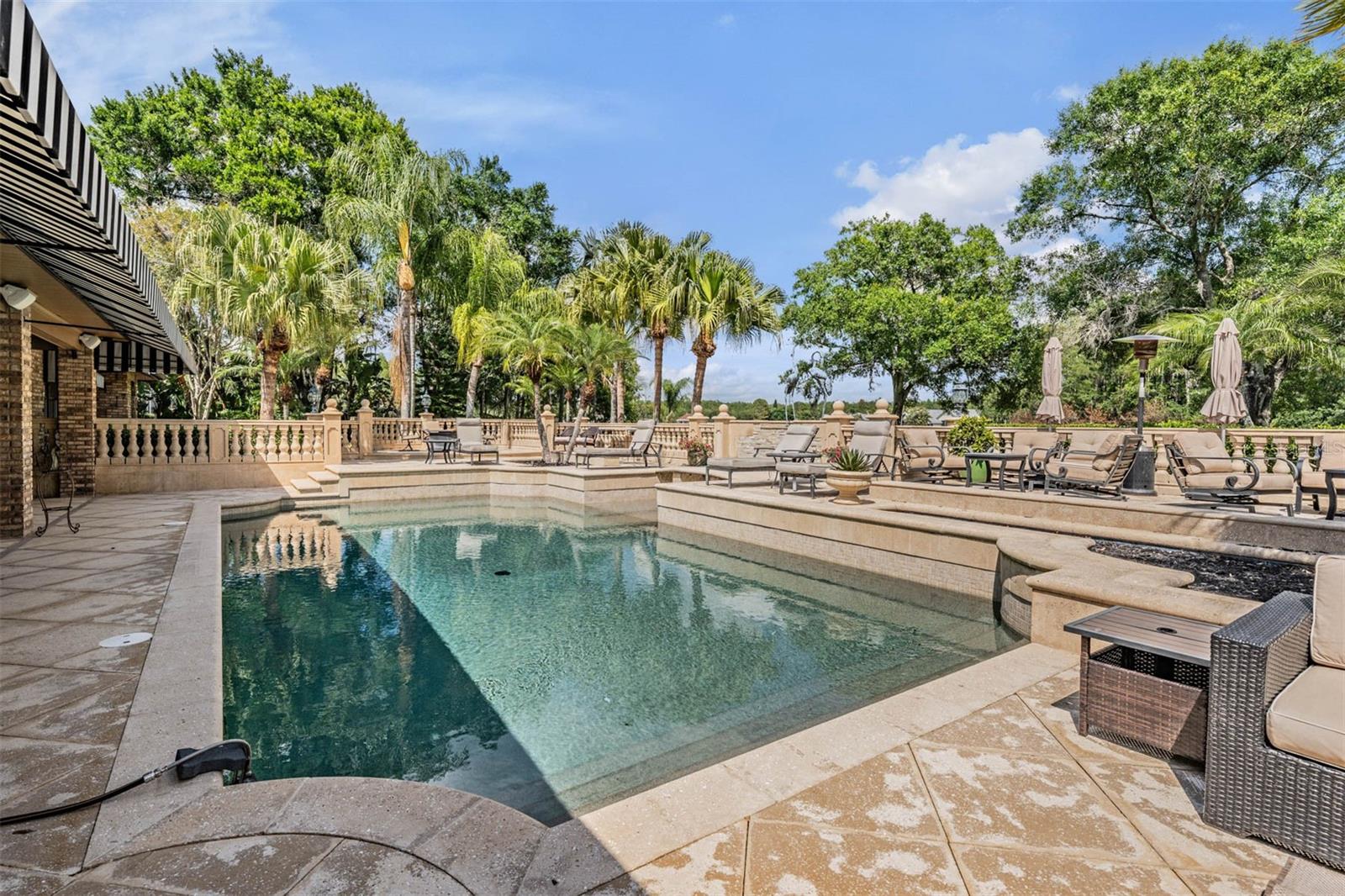 Listing photo id 70 for 18707 Pepper Pike