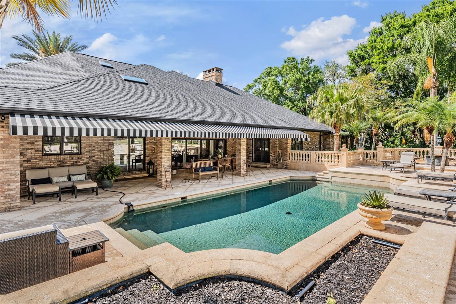 Listing photo id 71 for 18707 Pepper Pike