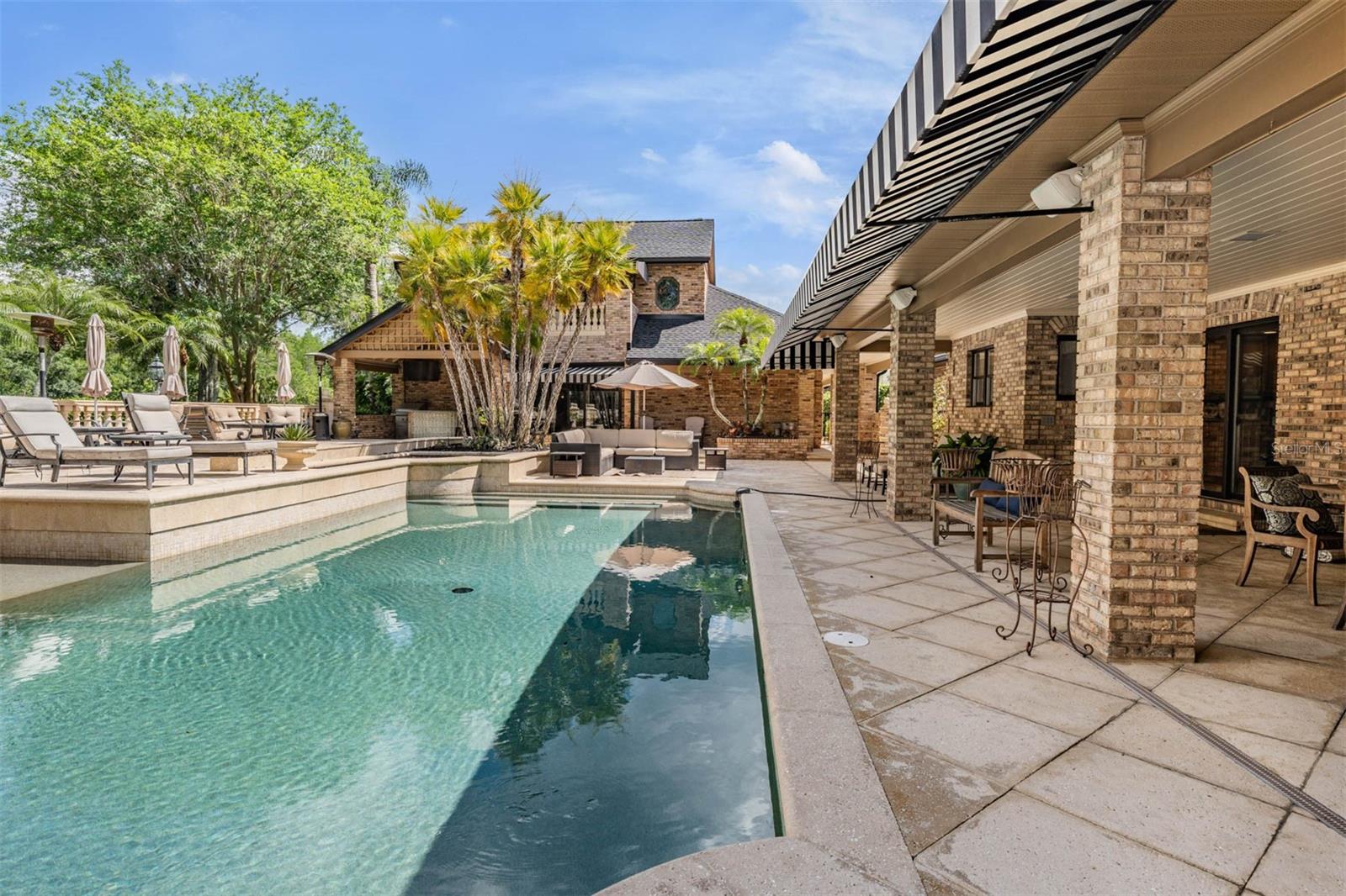 Listing photo id 72 for 18707 Pepper Pike