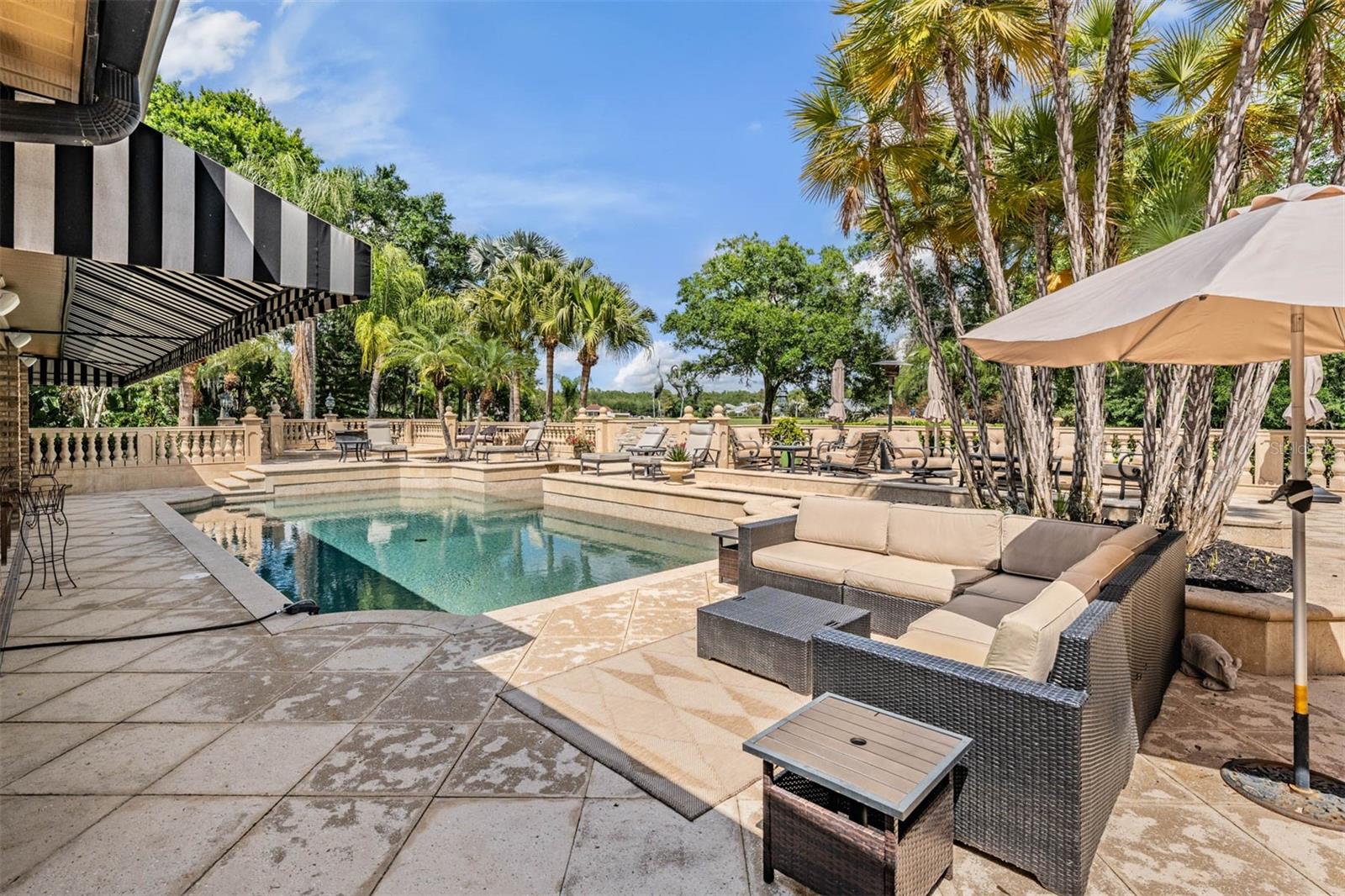 Listing photo id 73 for 18707 Pepper Pike