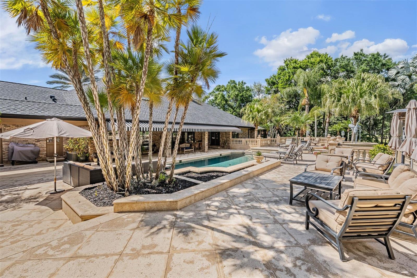 Listing photo id 78 for 18707 Pepper Pike