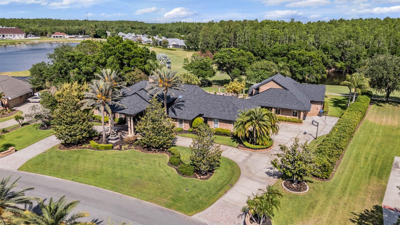 Listing photo id 81 for 18707 Pepper Pike