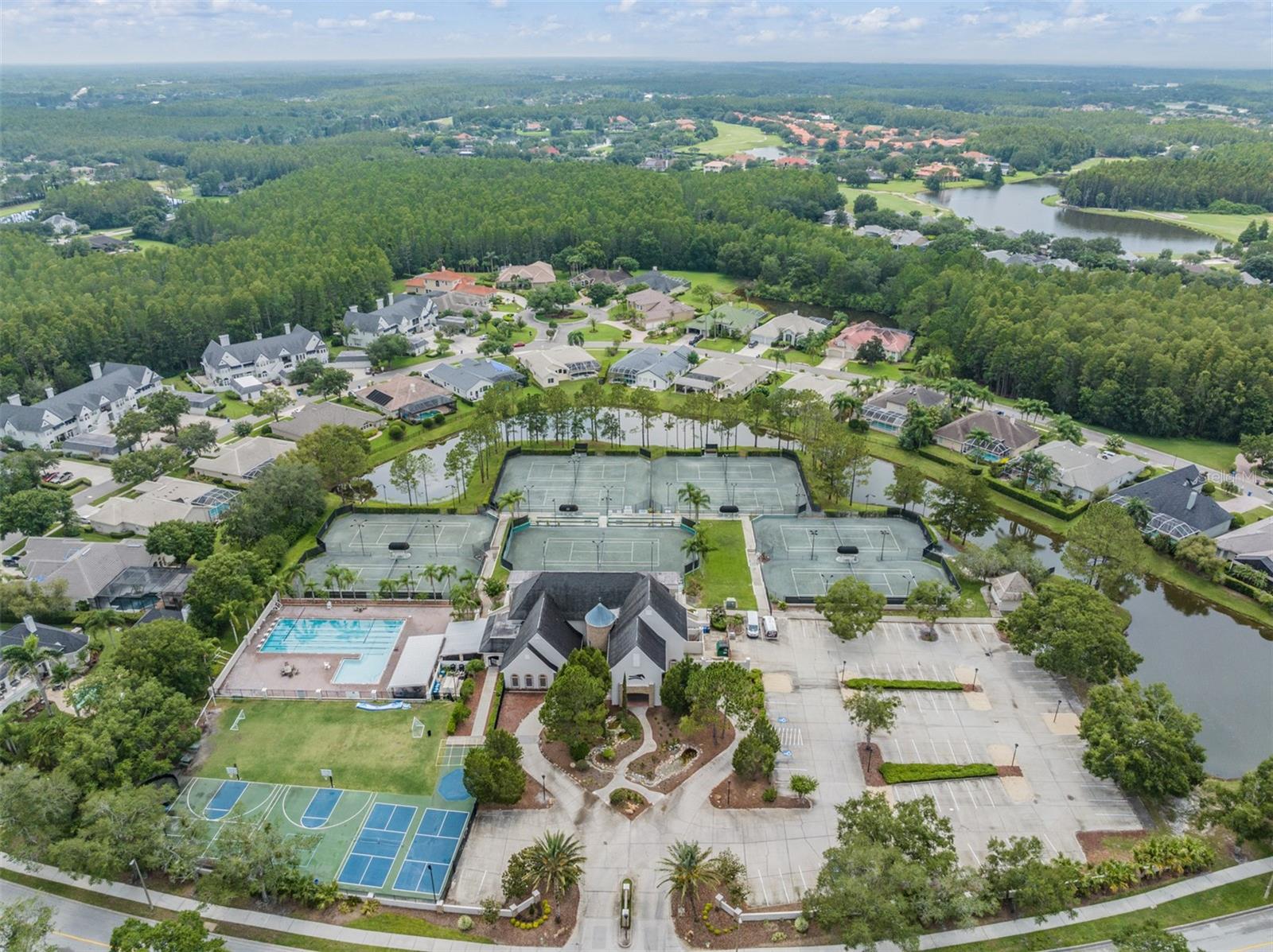 Listing photo id 82 for 18707 Pepper Pike