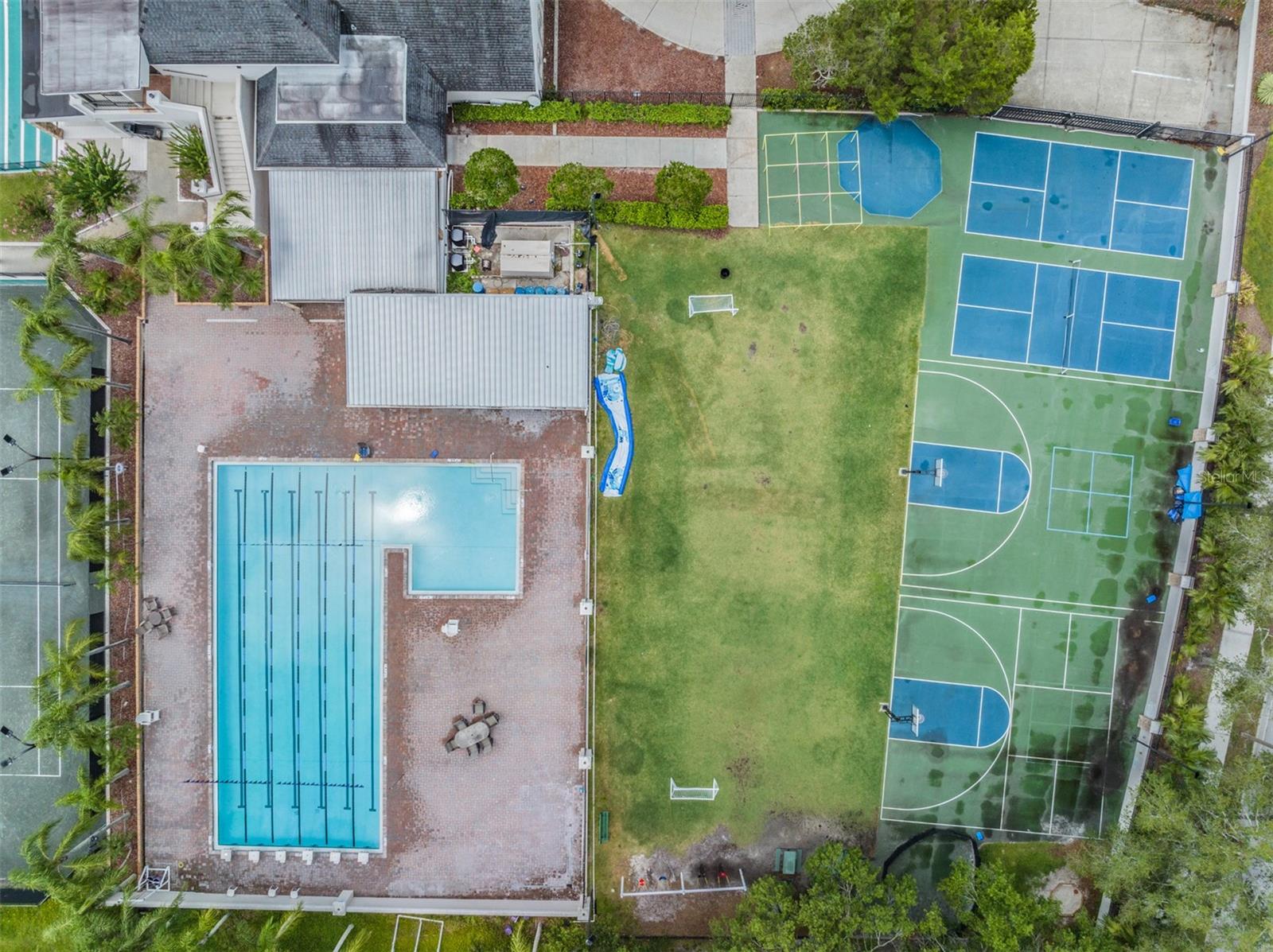 Listing photo id 84 for 18707 Pepper Pike