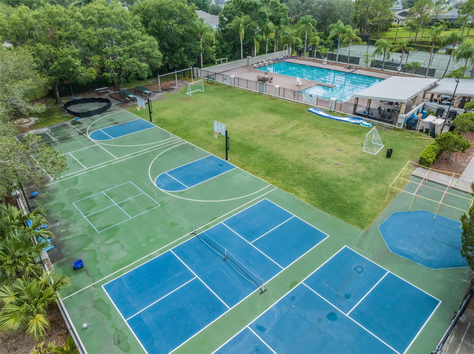 Listing photo id 86 for 18707 Pepper Pike