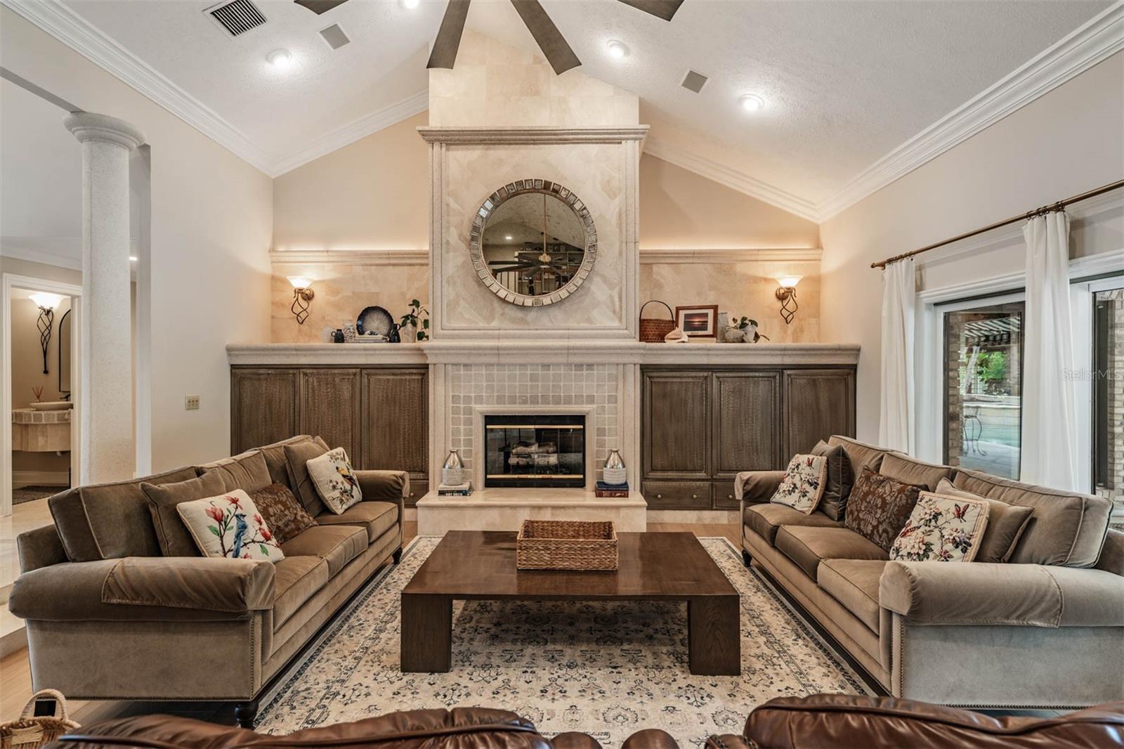 Listing photo id 7 for 18707 Pepper Pike