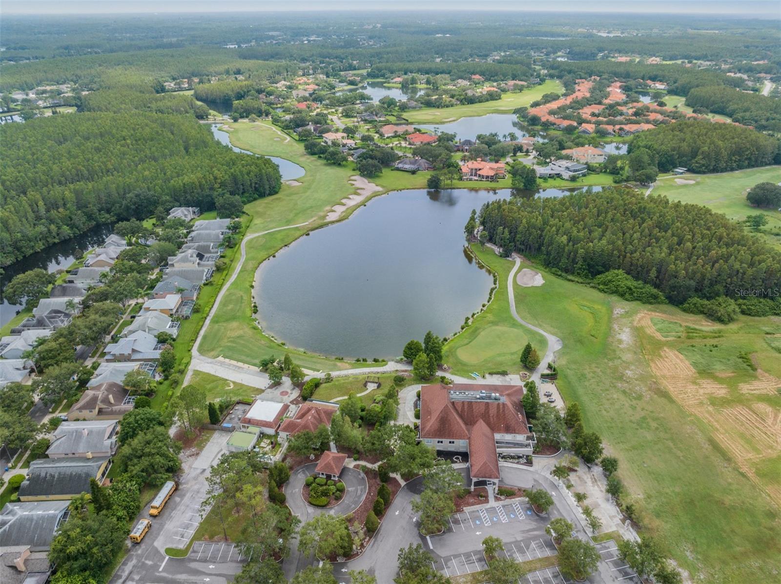 Listing photo id 90 for 18707 Pepper Pike