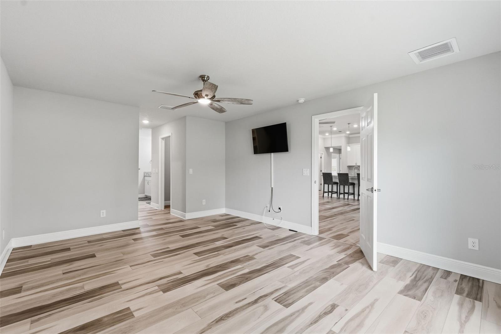 Image 17 of 52 For 837 Epsom Court