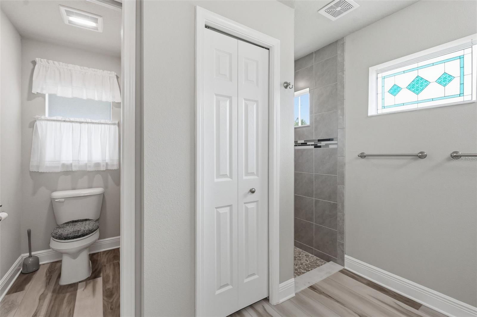 Image 21 of 52 For 837 Epsom Court