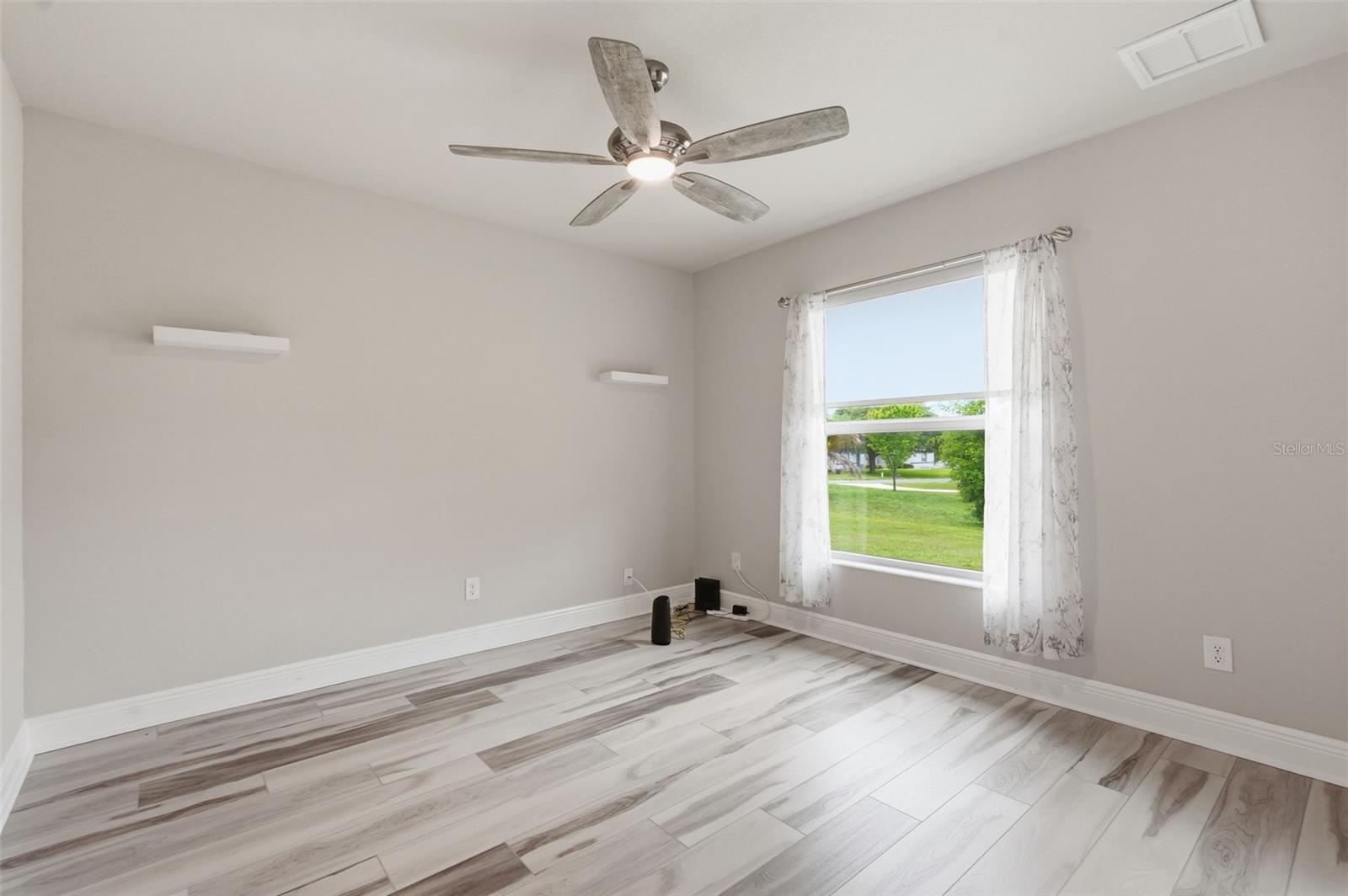Image 31 of 52 For 837 Epsom Court