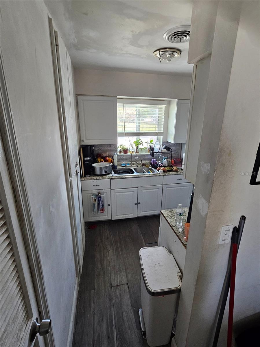 Image 13 of 21 For 700 34th Street